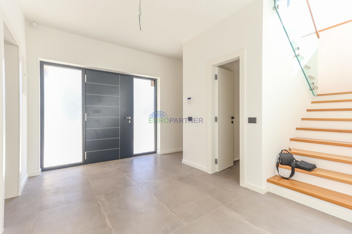 Samostojna luksuzna vila s pogledom na morje