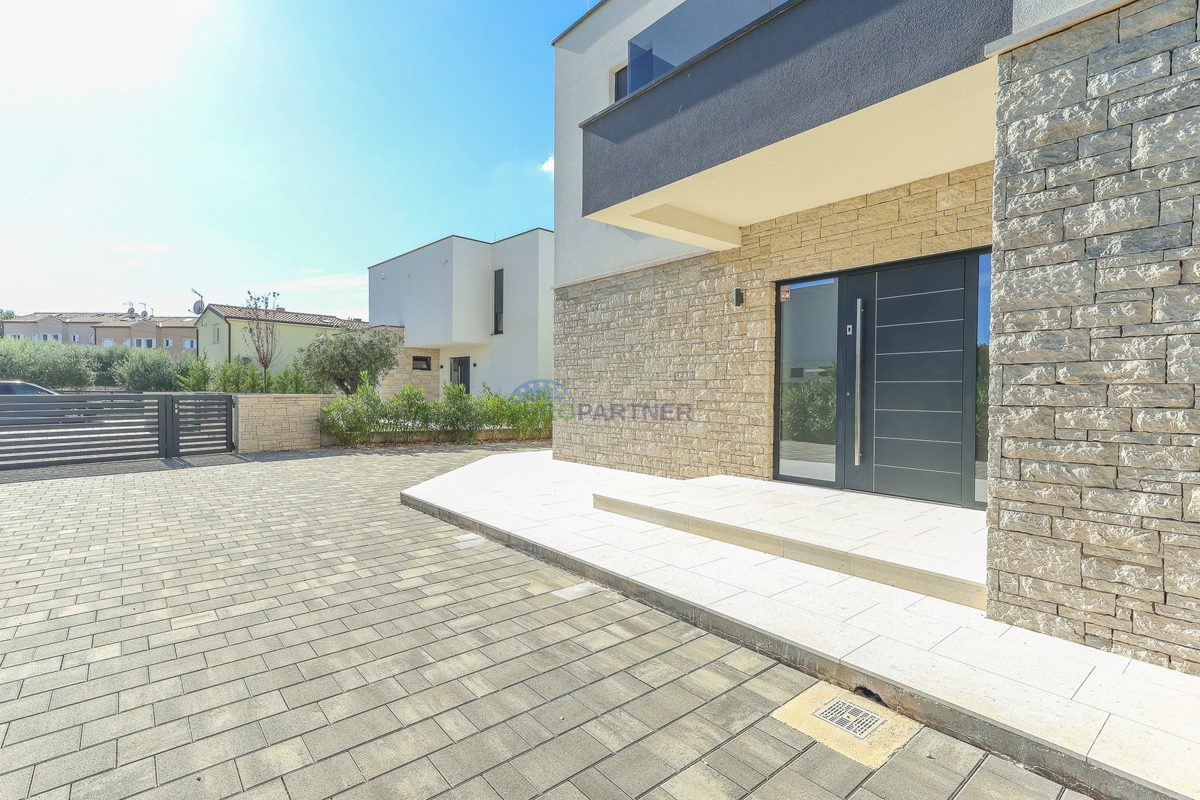 Samostojna luksuzna vila s pogledom na morje