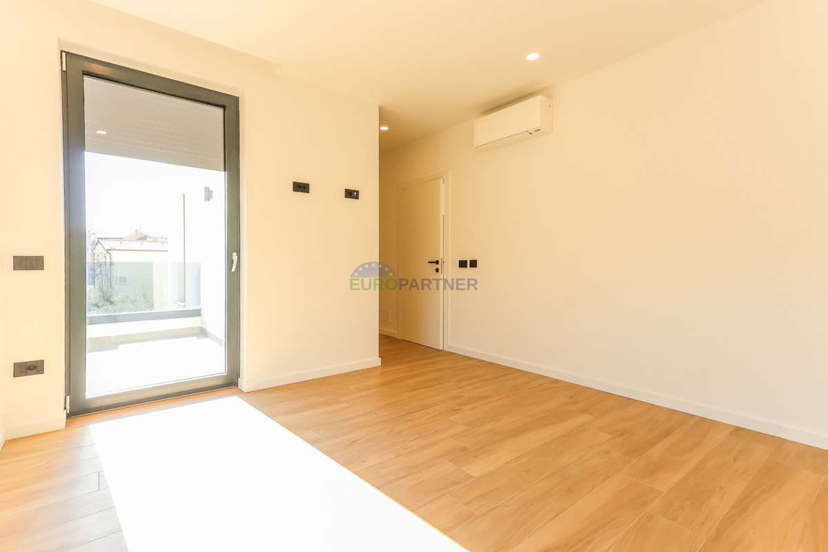 Samostojna luksuzna vila s pogledom na morje