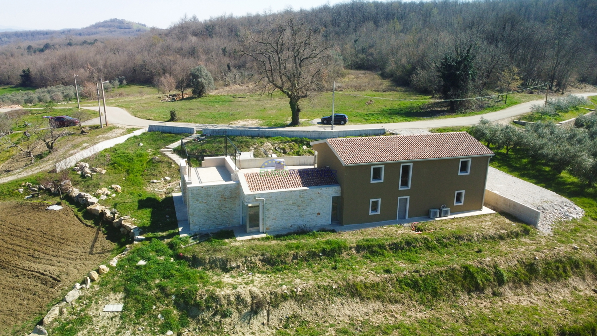 Hiša, moderno zasnovana, s čudovitim razgledom