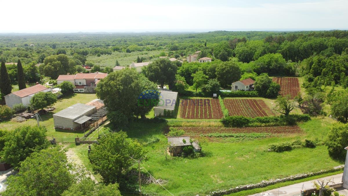 Okolica Poreča, zazidljiva parcela 1700 m2