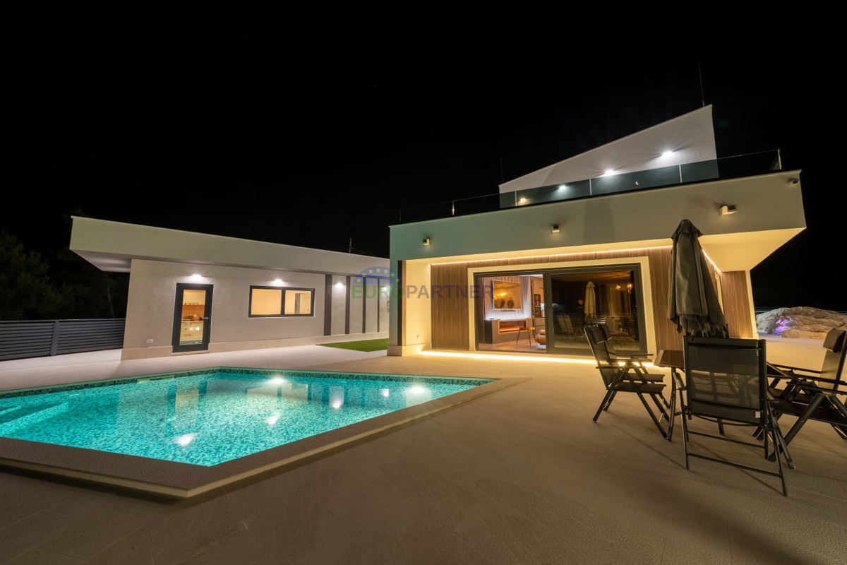 Luksuzna vila s pogledom na morje, Podstrana