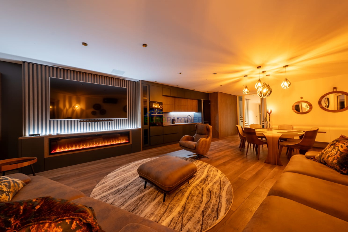 Luksuzna vila s pogledom na morje, Podstrana