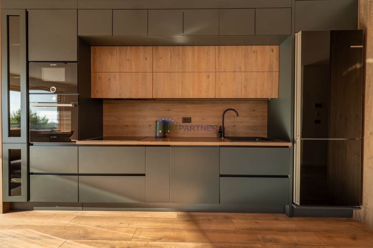 Luksuzna vila s pogledom na morje, Podstrana