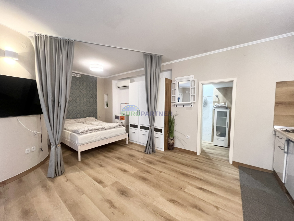 Istra, Novigrad, obnovljena hiša v centru mesta s tremi apartmaji