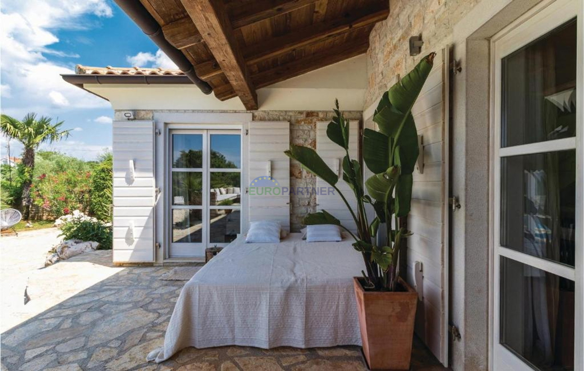 Prekrasna mediteranska vila s pogledom na naravo, okolica Poreča