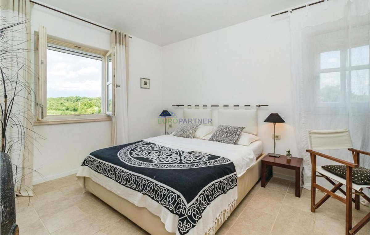Prekrasna mediteranska vila s pogledom na naravo, okolica Poreča