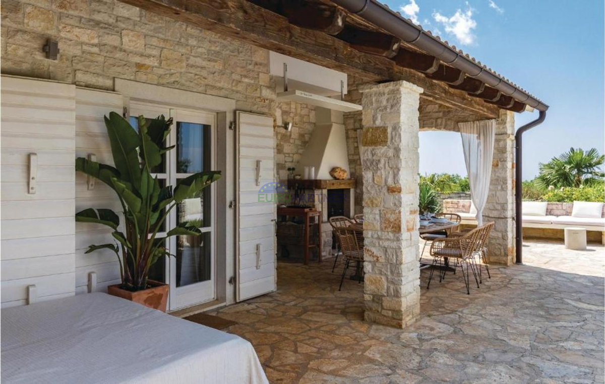 Prekrasna mediteranska vila s pogledom na naravo, okolica Poreča