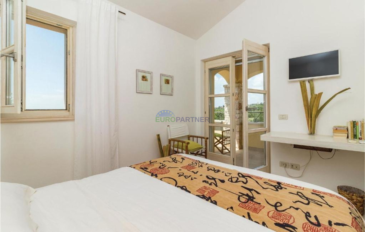 Prekrasna mediteranska vila s pogledom na naravo, okolica Poreča