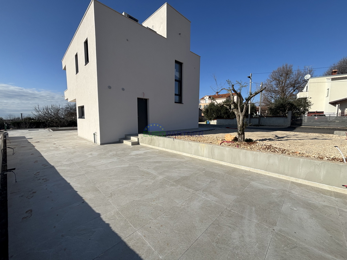 Istra, okolica Poreča, prekrasna moderna kuća s pogledom na morje