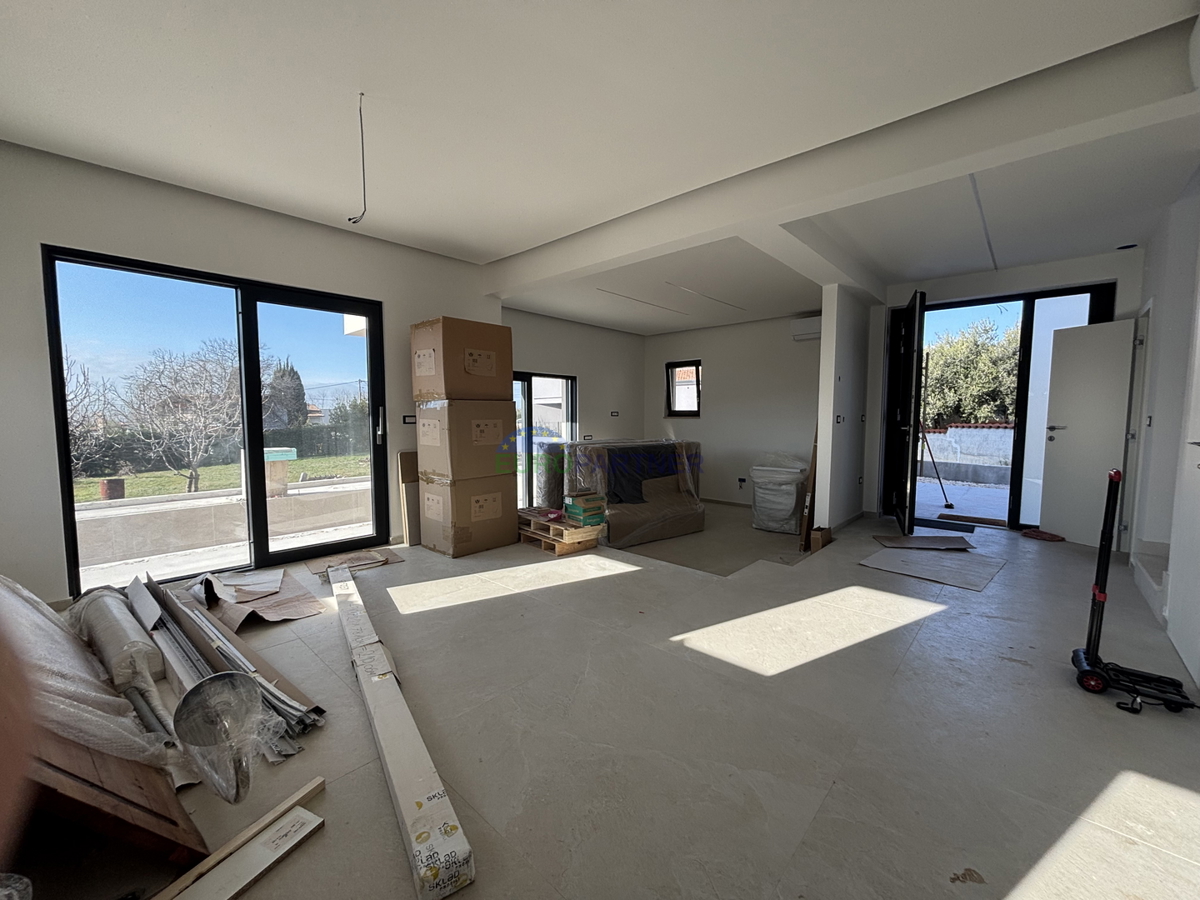 Istra, okolica Poreča, prekrasna moderna kuća s pogledom na morje