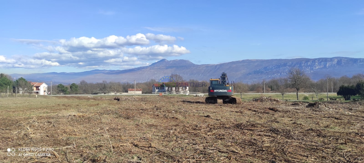 Gradbeniško in kmetijsko zemljišče, Kršan, Istra