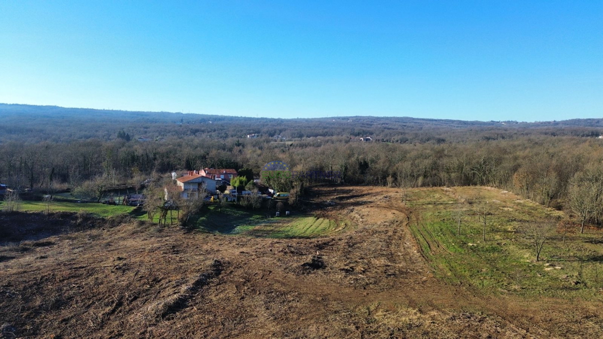 Gradbeniško in kmetijsko zemljišče, Kršan, Istra