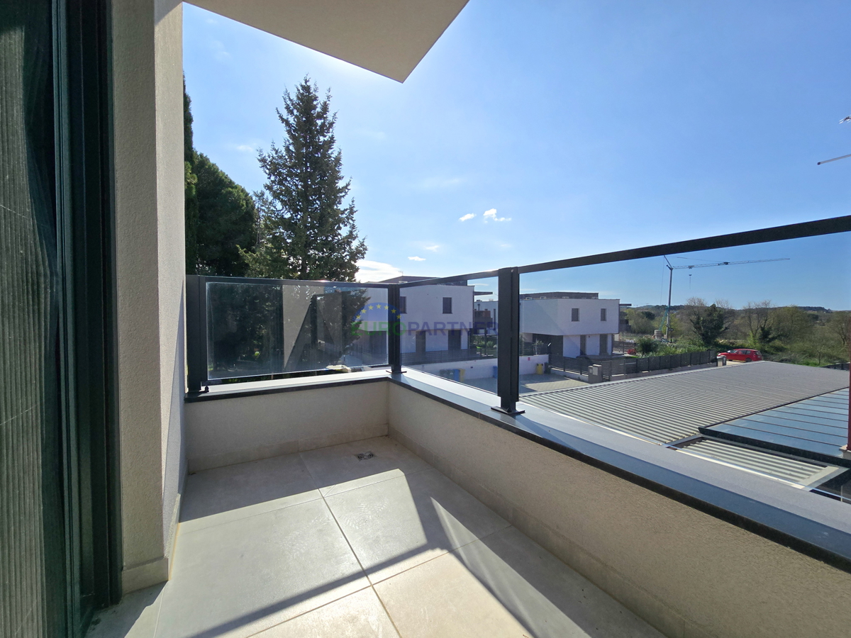 Moderna dvojna kuća s bazenom blizu centra i morja, Poreč