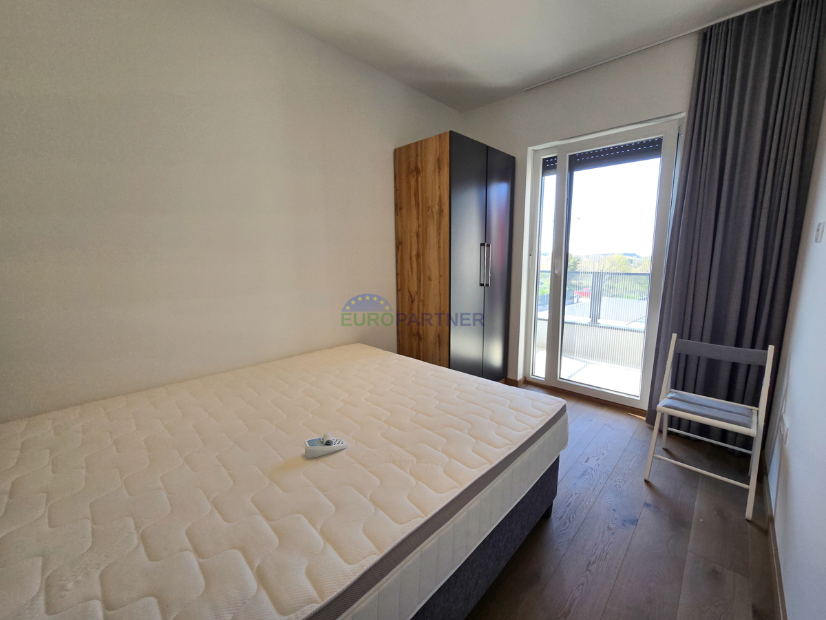 Moderna dvojna kuća s bazenom blizu centra i morja, Poreč