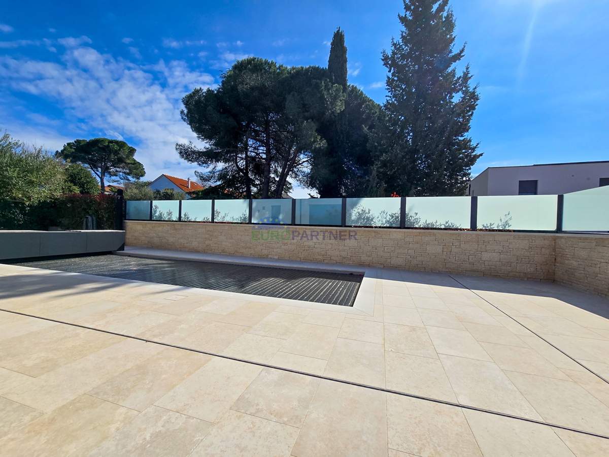 Moderna dvojna kuća s bazenom blizu centra i morja, Poreč