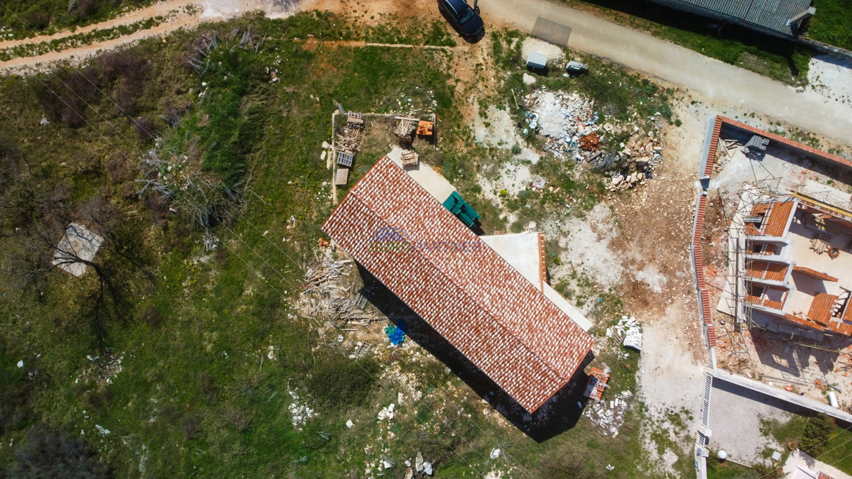 HIŠA V FAZI ROH-BAU, okolica Vrsarja
