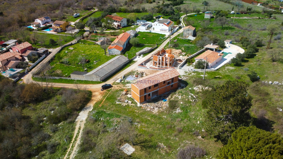 HIŠA V FAZI ROH-BAU, okolica Vrsarja