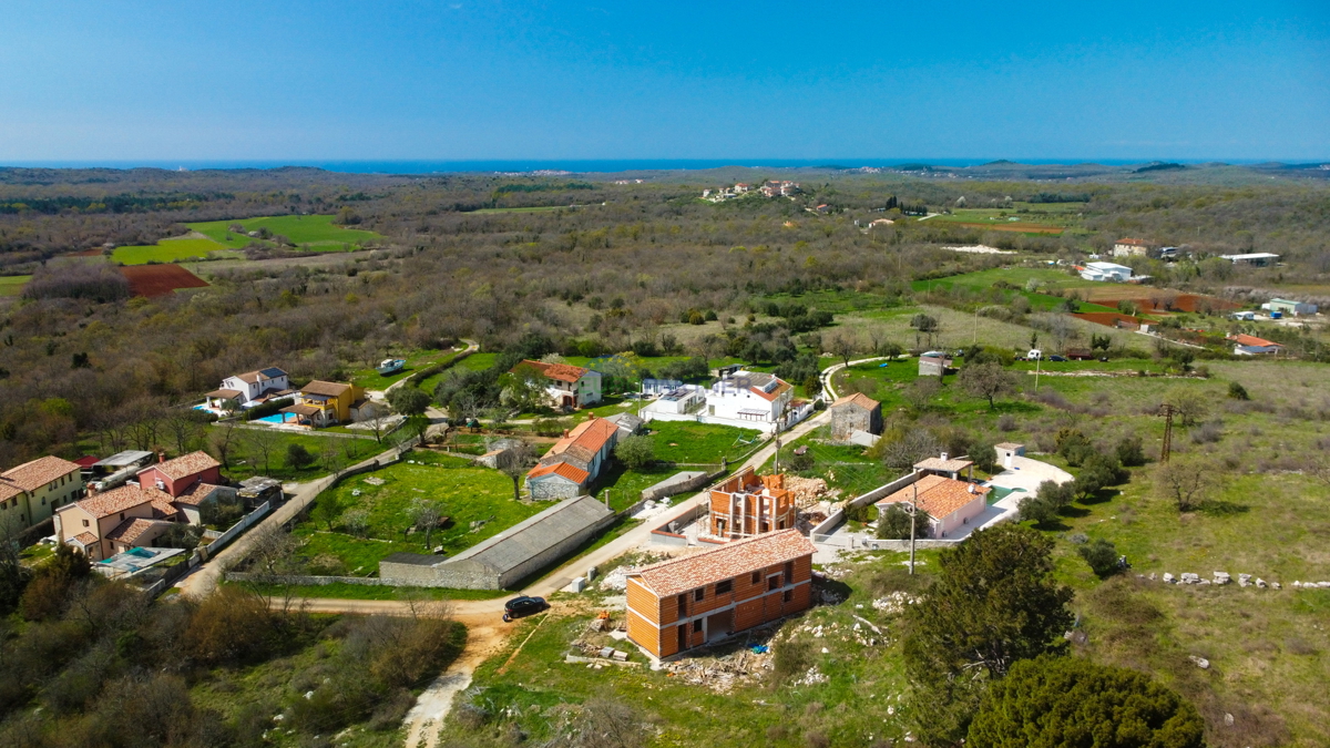 HIŠA V FAZI ROH-BAU, okolica Vrsarja
