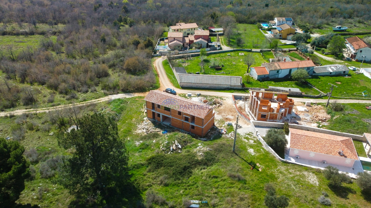 HIŠA V FAZI ROH-BAU, okolica Vrsarja