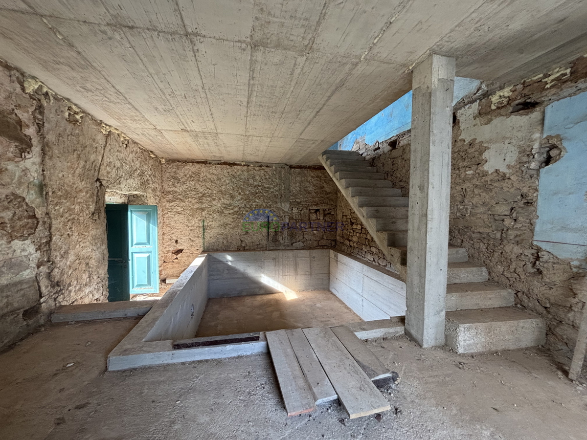 Istra, Vižinada, kamnita lepotica, ki čaka na dokončanje po vaši želji