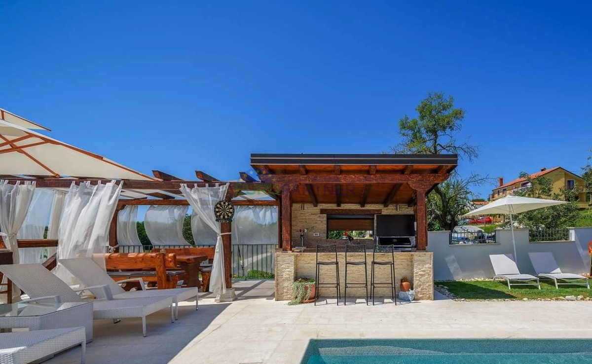 Istra, Novigrad, vila z bazenom na odlični lokaciji