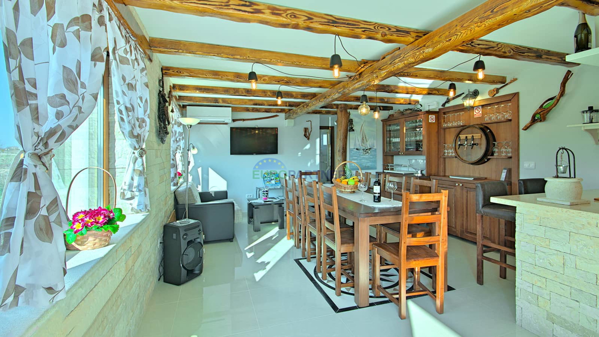 Istra, Novigrad, vila z bazenom na odlični lokaciji