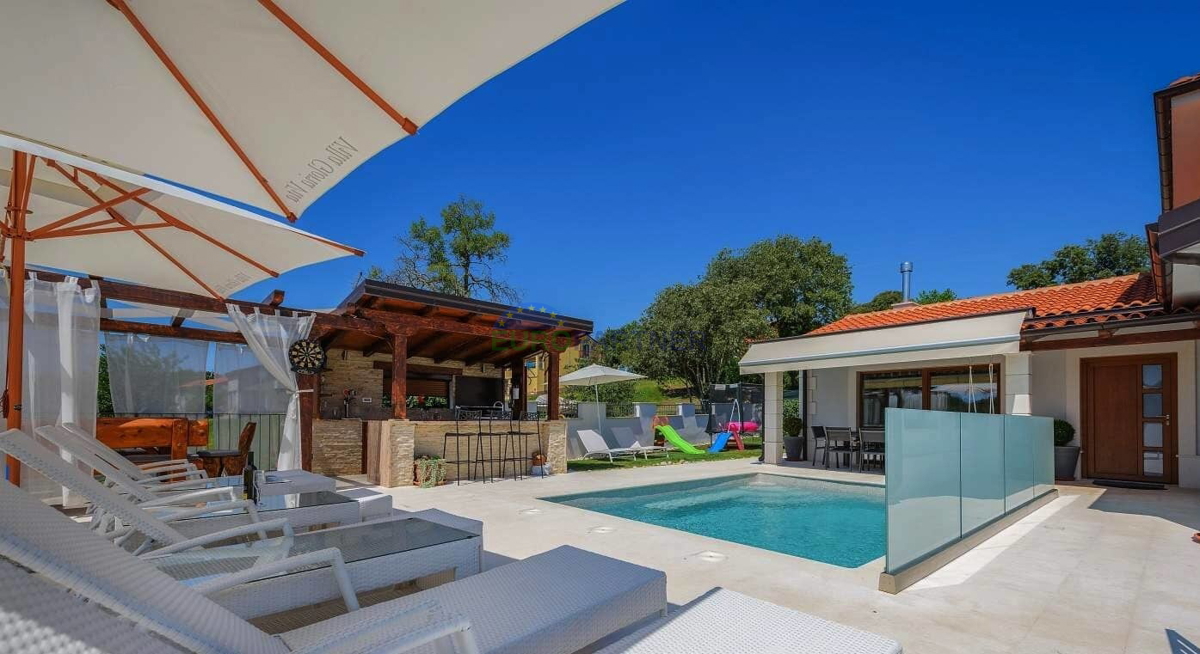 Istra, Novigrad, vila z bazenom na odlični lokaciji