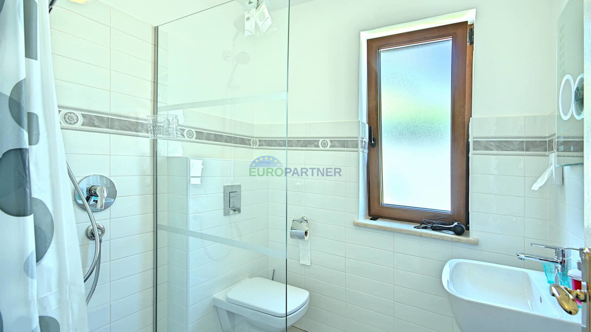 Istra, Novigrad, vila z bazenom na odlični lokaciji