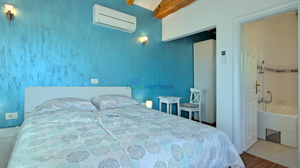 Istra, Novigrad, vila z bazenom na odlični lokaciji