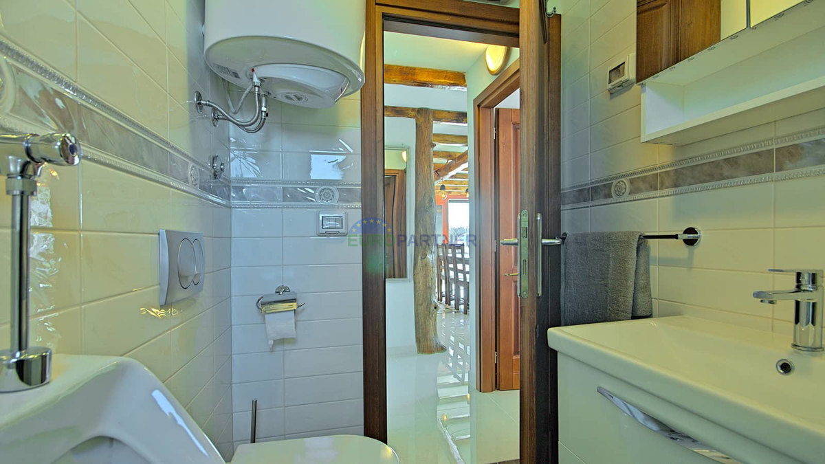 Istra, Novigrad, vila z bazenom na odlični lokaciji