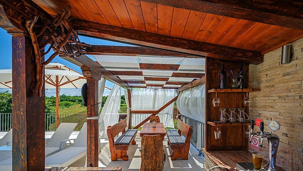 Istra, Novigrad, vila z bazenom na odlični lokaciji