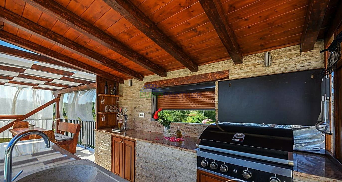 Istra, Novigrad, vila z bazenom na odlični lokaciji