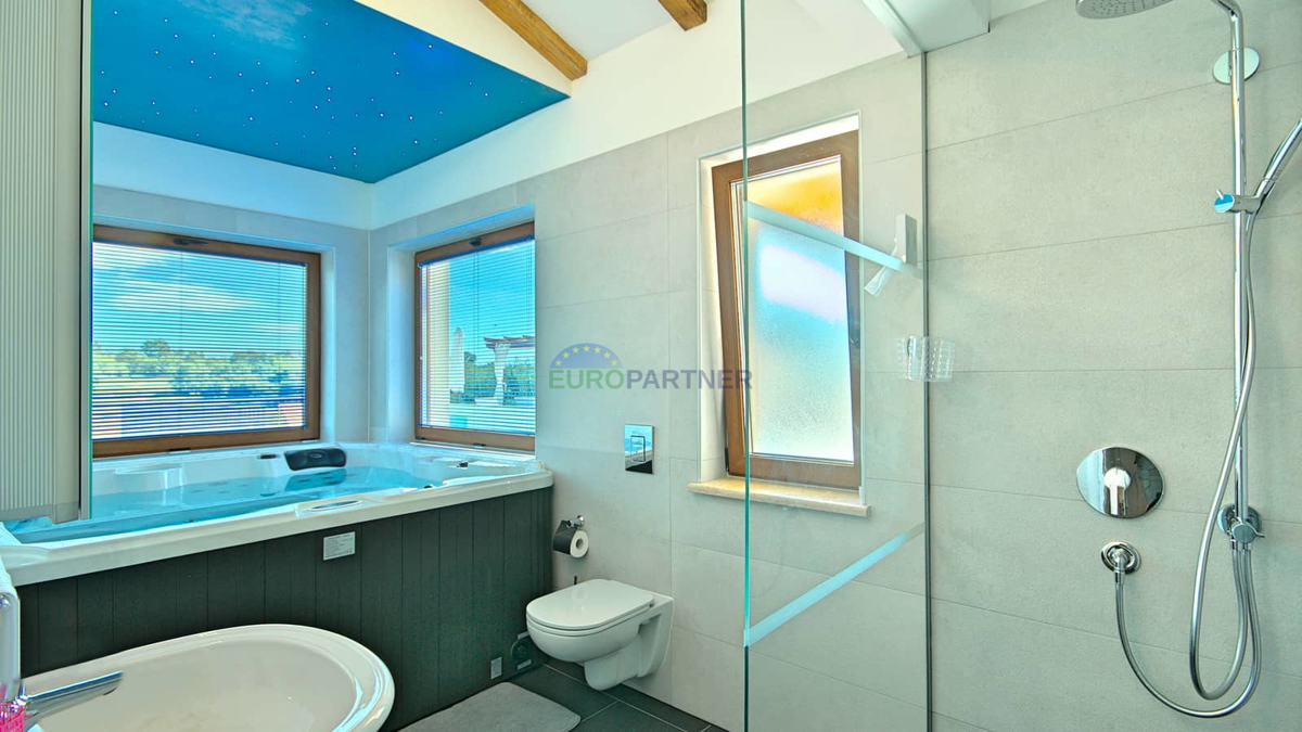 Istra, Novigrad, vila z bazenom na odlični lokaciji