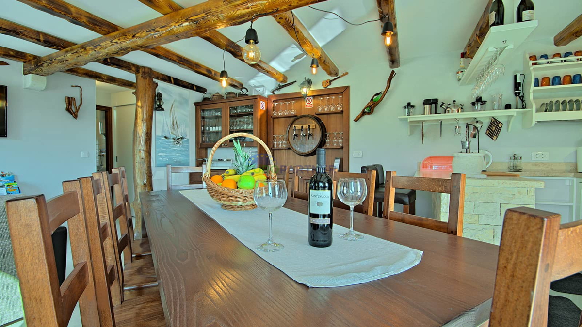 Istra, Novigrad, vila z bazenom na odlični lokaciji