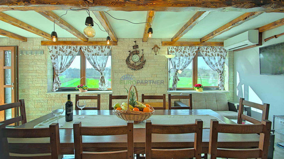 Istra, Novigrad, vila z bazenom na odlični lokaciji