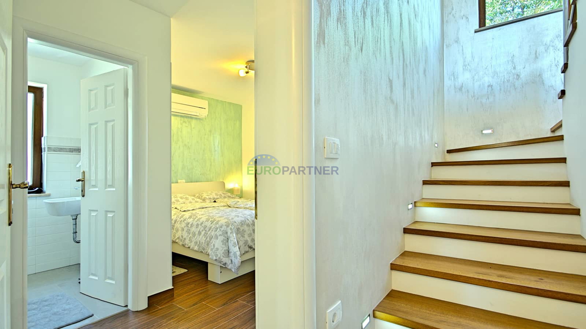 Istra, Novigrad, vila z bazenom na odlični lokaciji