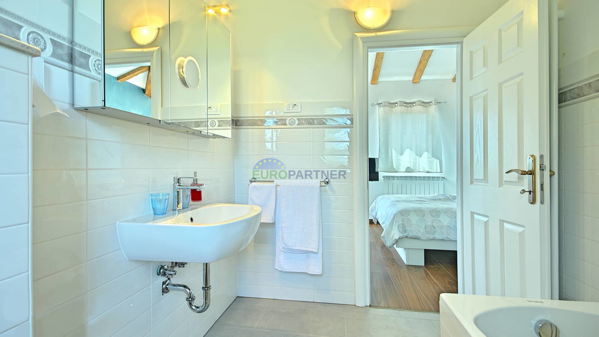 Istra, Novigrad, vila z bazenom na odlični lokaciji