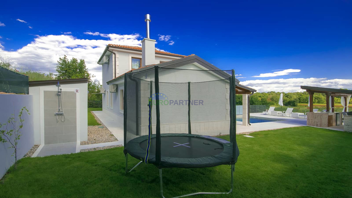 Istra, Novigrad, vila z bazenom na odlični lokaciji