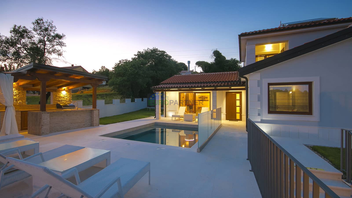 Istra, Novigrad, vila z bazenom na odlični lokaciji