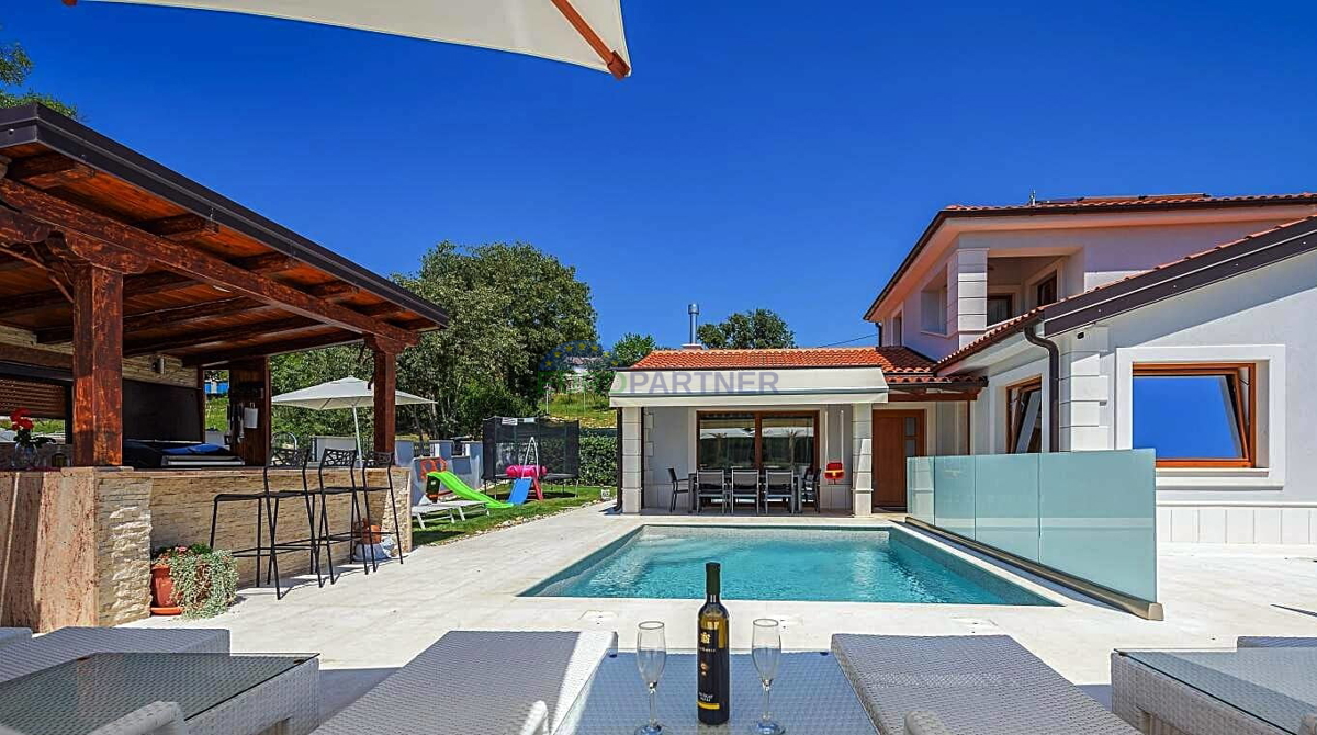 Istra, Novigrad, vila z bazenom na odlični lokaciji