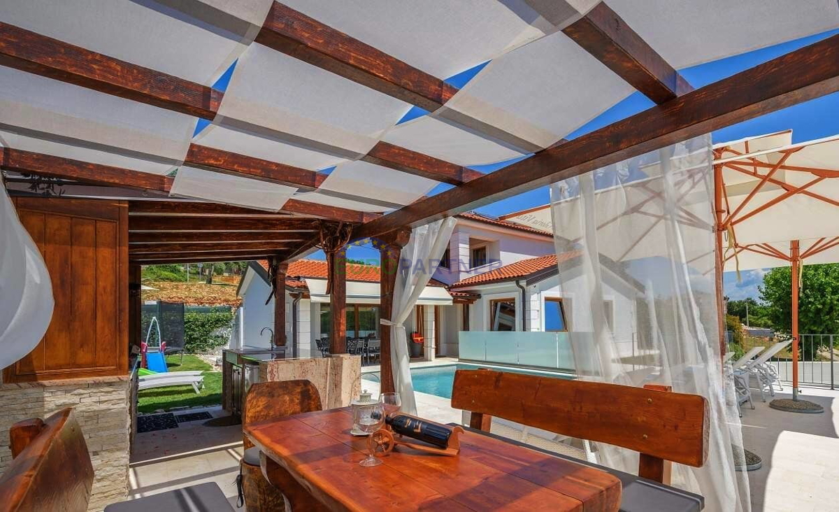 Istra, Novigrad, vila z bazenom na odlični lokaciji