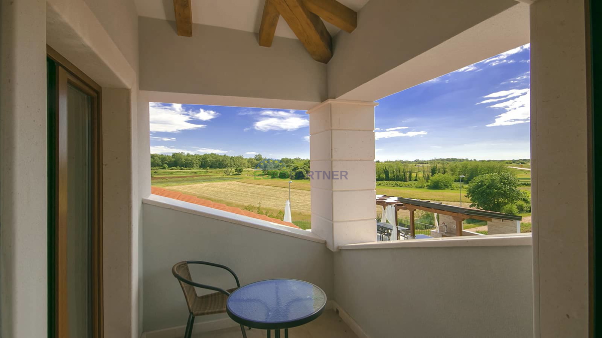 Istra, Novigrad, vila z bazenom na odlični lokaciji