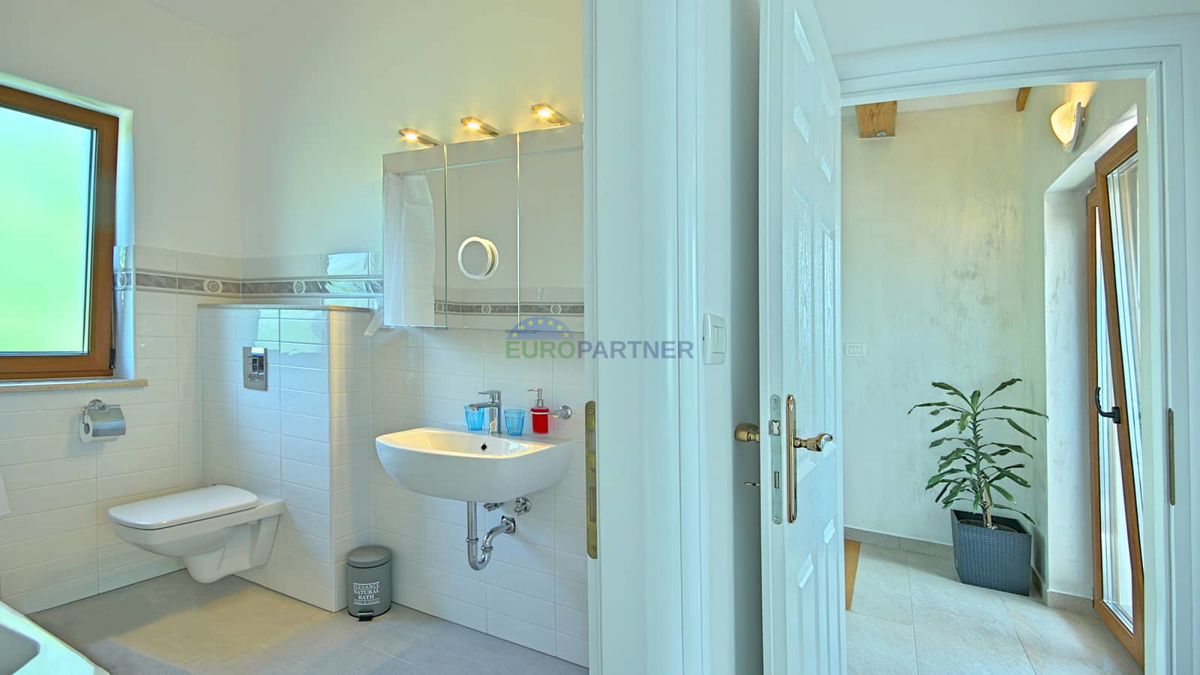 Istra, Novigrad, vila z bazenom na odlični lokaciji