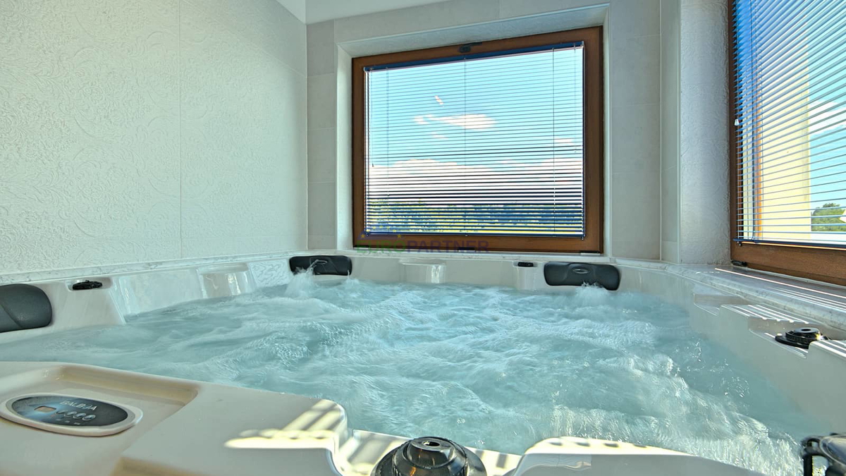 Istra, Novigrad, vila z bazenom na odlični lokaciji