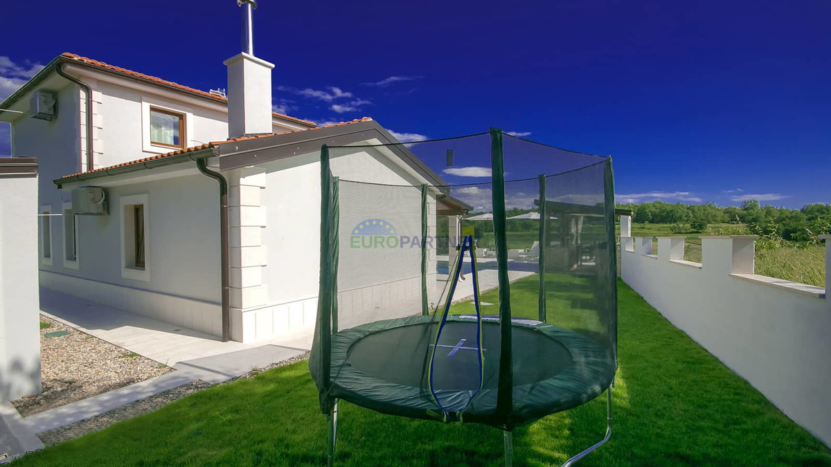 Istra, Novigrad, vila z bazenom na odlični lokaciji