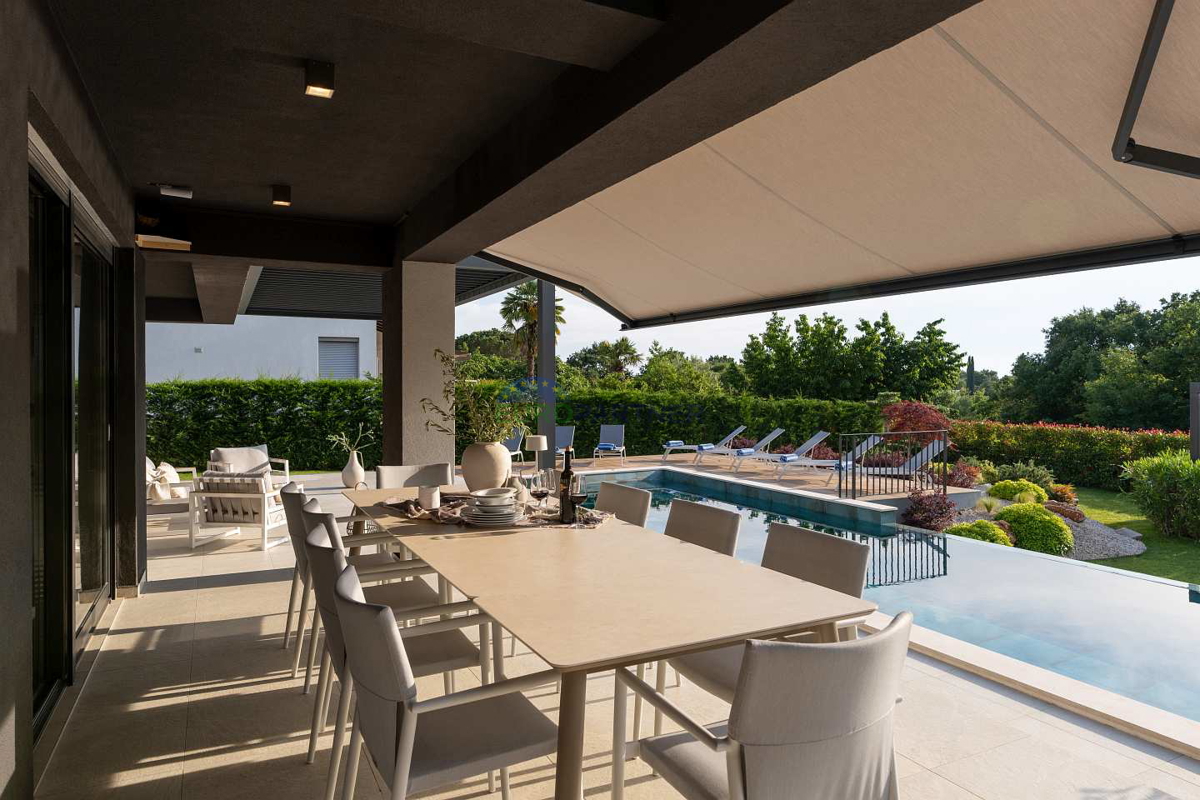 Moderna vila s pogledom na morje, Poreč, 900 m od morja