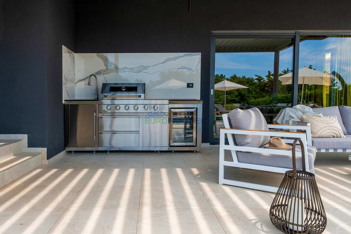 Moderna vila s pogledom na morje, Poreč, 900 m od morja