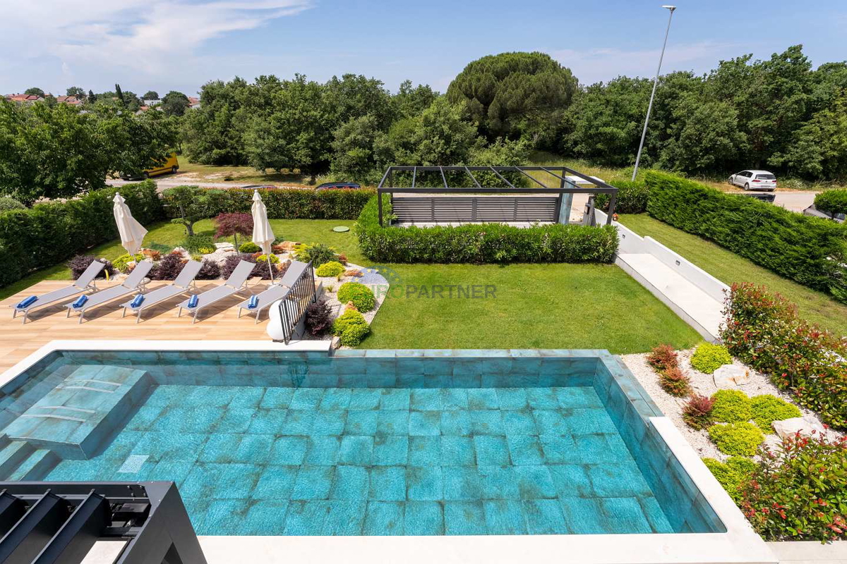 Moderna vila s pogledom na morje, Poreč, 900 m od morja