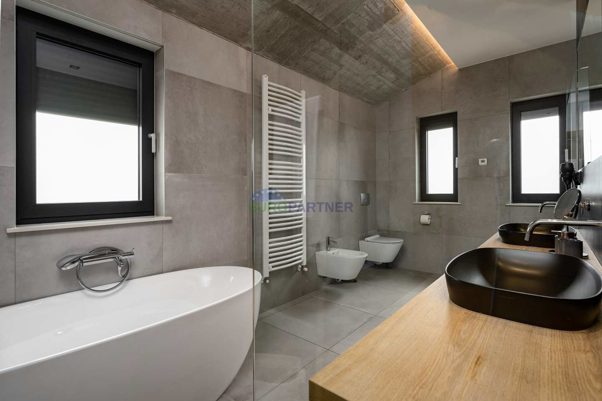 Moderna vila s pogledom na morje, Poreč, 900 m od morja